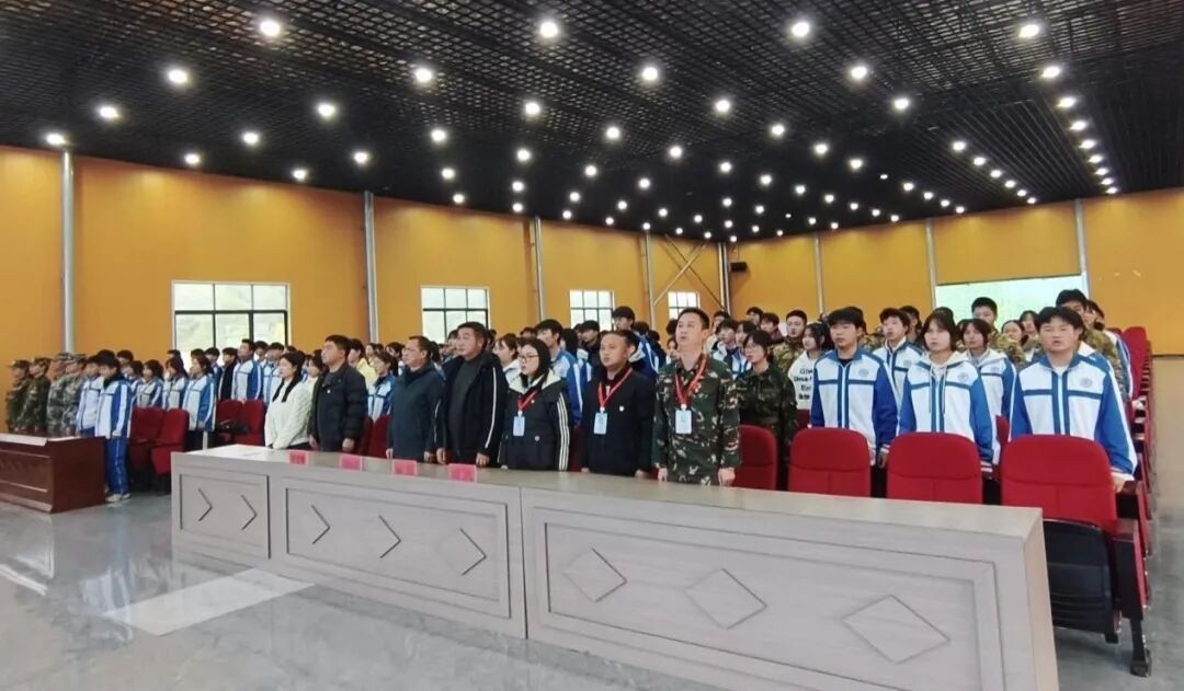 我校举行“传承‘一二·九’精神　争做新时代青年”入团仪式