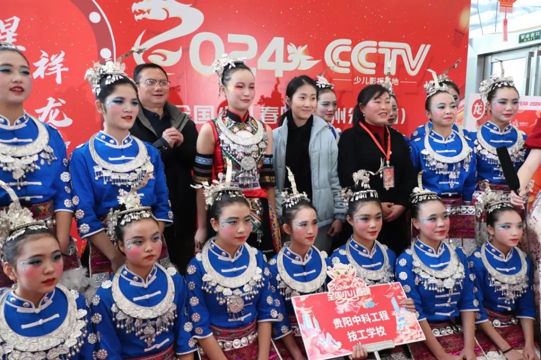 点燃激情   舞动少年——少儿春晚显风彩