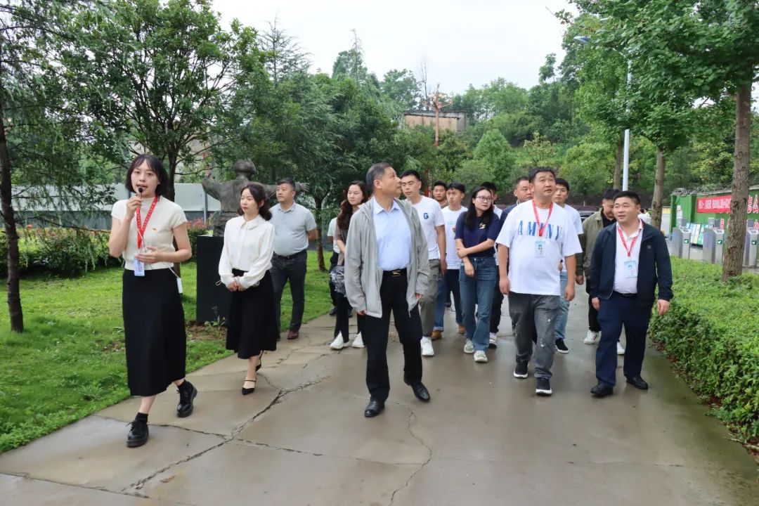 走进国防教育基地，砥砺爱国主义情怀——贵州中医药大学时珍学院党委书记陈龙斌一行到我校开展国防教育基地参观践行活动