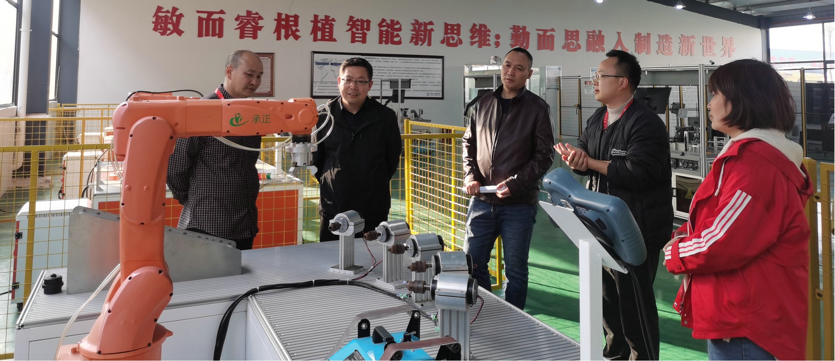 中国铝业贵州工业服务有限公司郝杰经理一行到我校参加人才培养方案修订研讨会